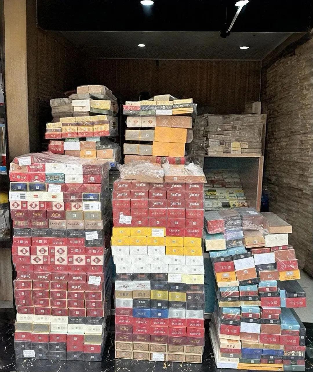 今天再说说烟草这个话题，记得去年开门红，红红的华子特别多，比如硬软华子量多得有点