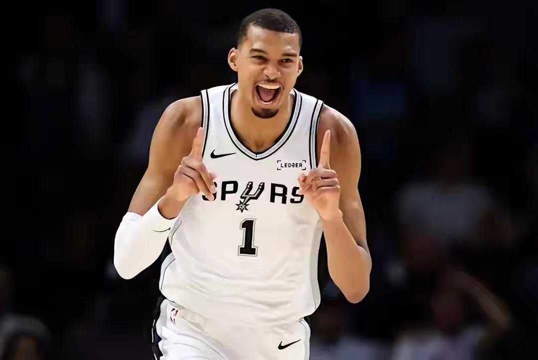 MVP应该给文班亚马
太逆天了
不敢想象出场时间在35分钟
数据有多逆天
而且防