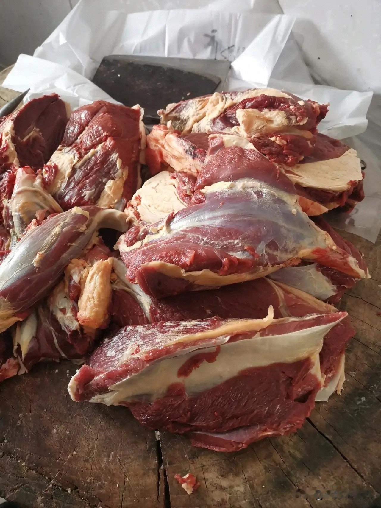 快过年了，青海这里的羊肉也见涨！

昨天，从西宁专门去互助县城买肉，快过年了，羊