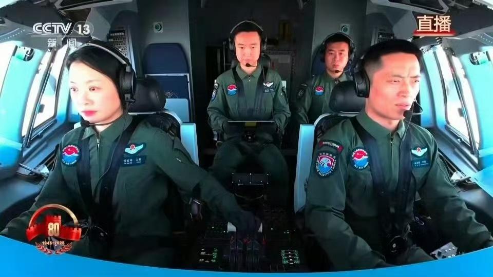 运油20A女机长火爆全网！原来她的丈夫跟牛！
九三阅兵中，这位女机长帅爆全网，她