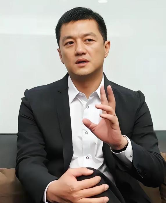李亚鹏直播哭了，自爆十年前跟黄晓明借钱，黄晓明只回了四个字，至今再也没提过。
