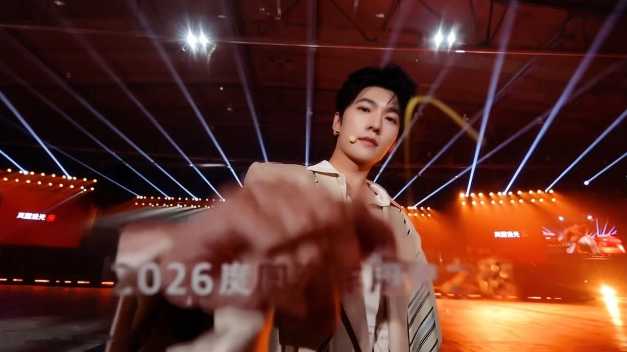 杨洋 再一次灵魂拷问，这张镜头签为什么不是我的？曾经我以为我已经得到它了！给杨洋