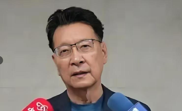 罕见！赵少康居然帮助郑丽文说话了！在近期，郑丽文出席了一场“秋祭”活动，岛内政客