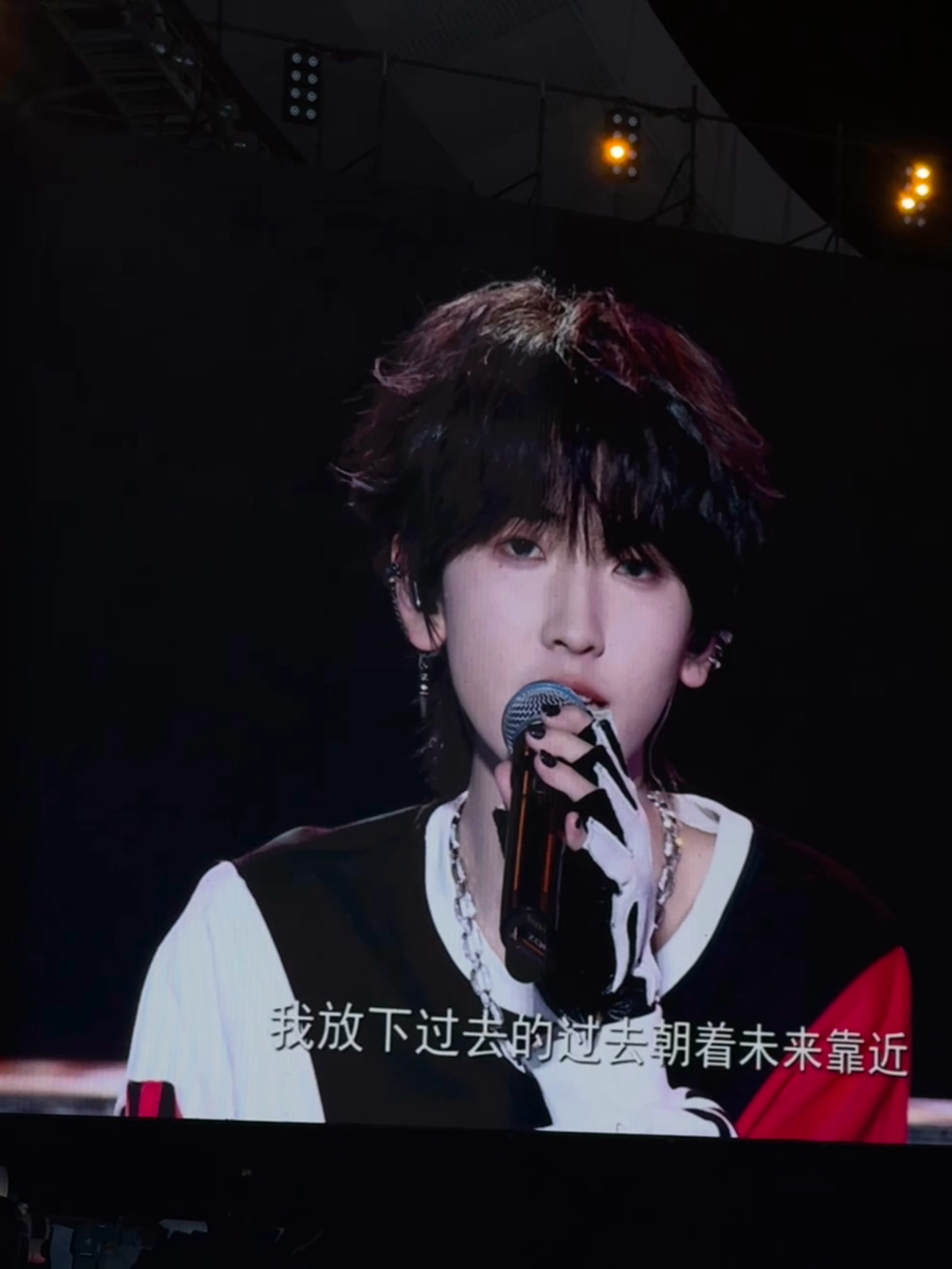wdf就硬帅呗！！！这简直是神颜 