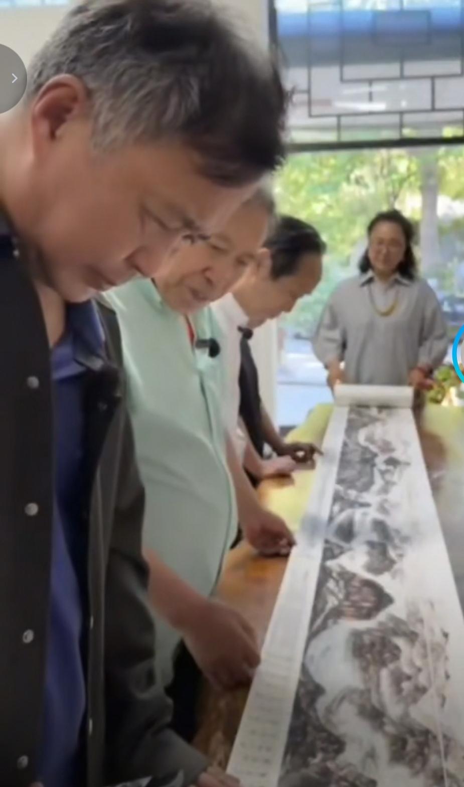沈巍说：“齐白石是第一代北漂，靳文艺是第二代北漂”。
沈巍其实也算北漂了，在上海