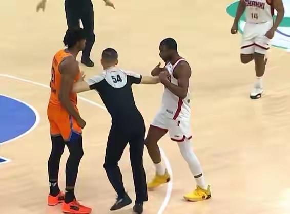 上海久事男篮卫冕CBA俱乐部杯冠军！
没想到上海久事男篮30分大胜山西汾酒男篮，