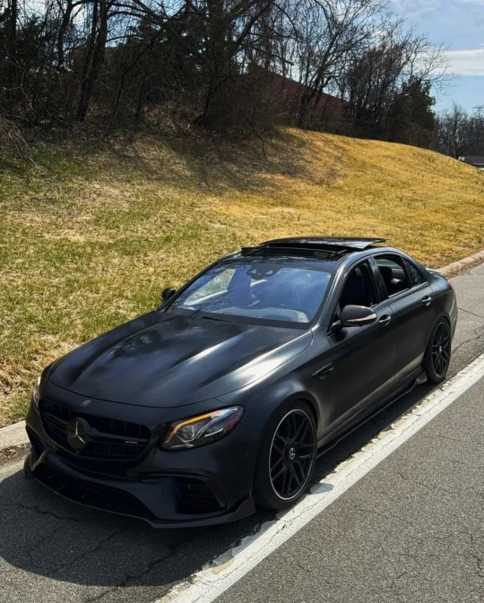 总会忍不住回头多看几眼 黑武士E63S