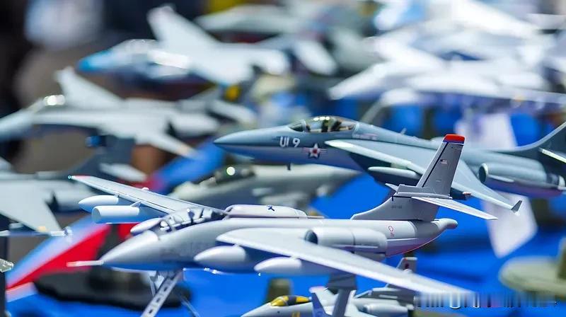 枭龙为何在国际军火市场这么火 枭龙在国际军火市场爆火，原因很简单。它是中巴联合研