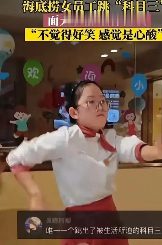 据网友说这个女孩是大学生学医的，还是学生会干部，我曾经也见到过一个学医的小姑娘去