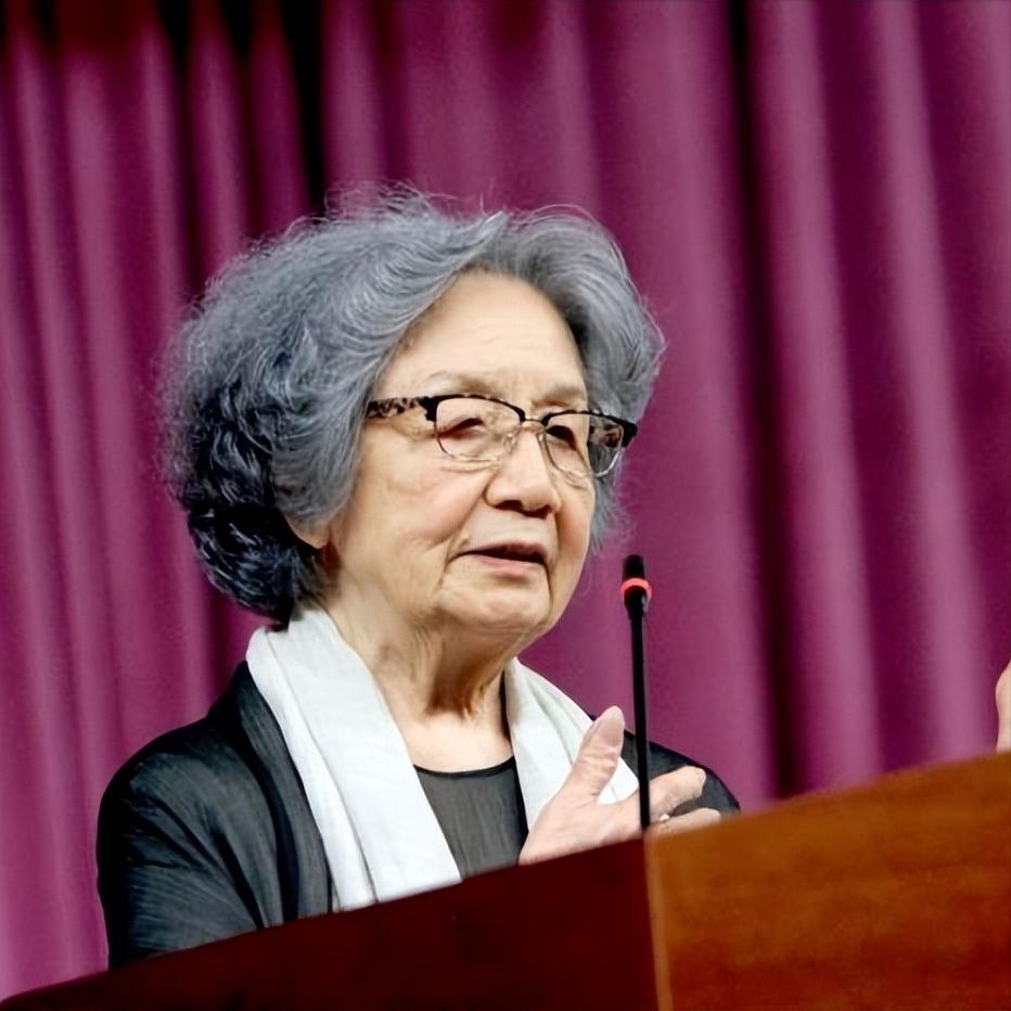 2024年，叶嘉莹去世享年100岁。95岁的时候把积蓄3568万元，捐给了南开大