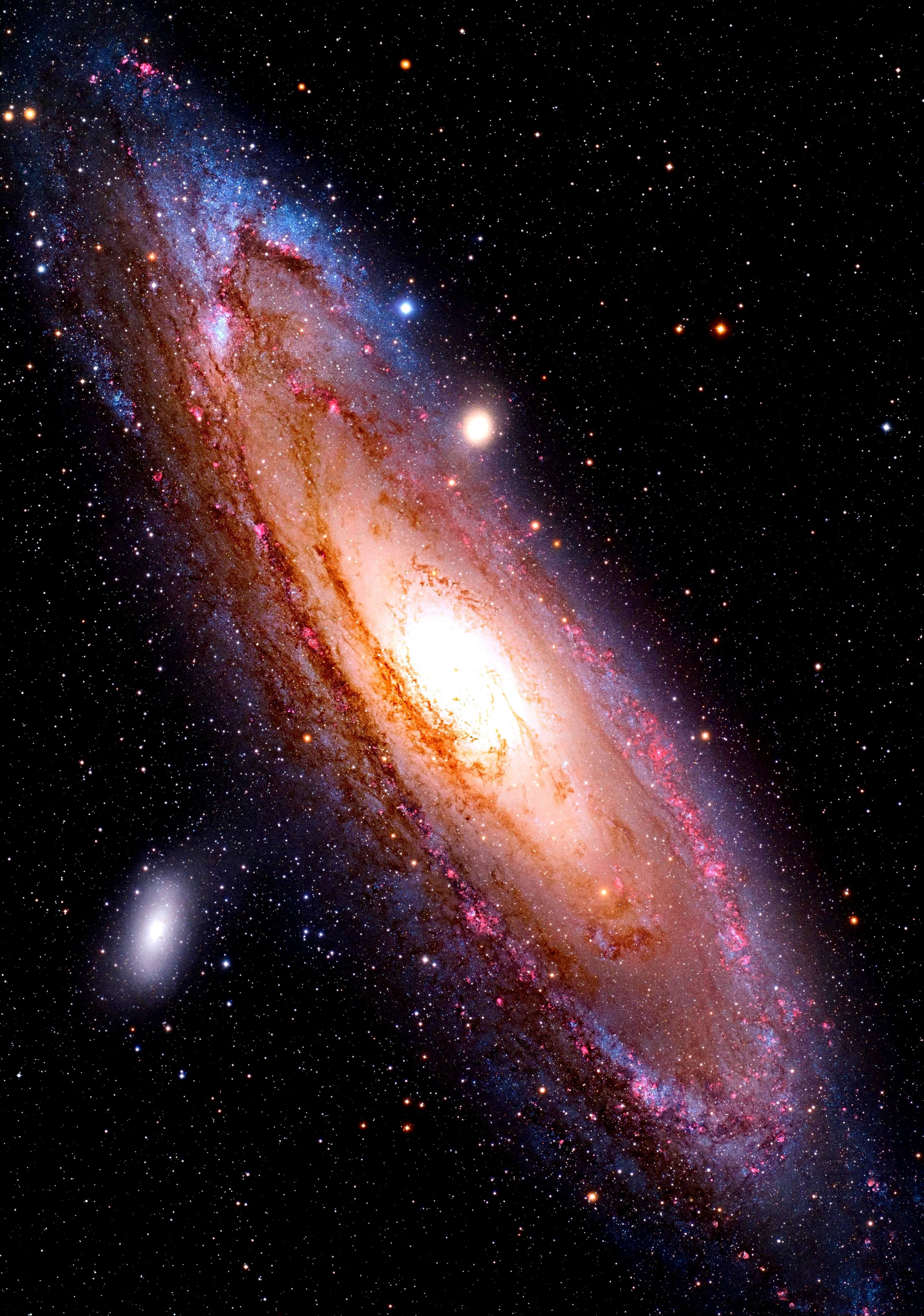 仙女座星系距离我们254万光年，也就是说你现在看到的是它254万年前的样子。 