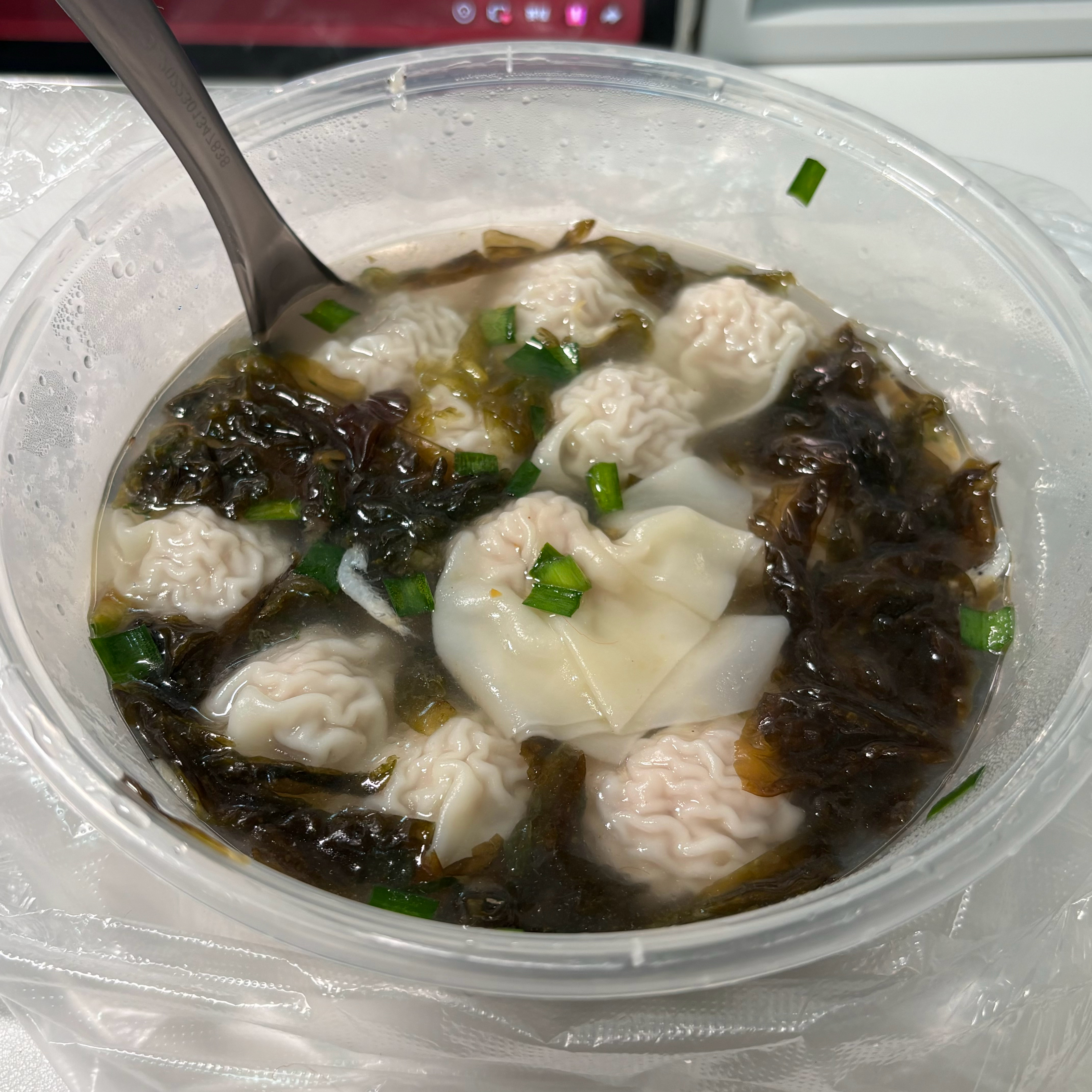 吃馄饨还是最爱清汤