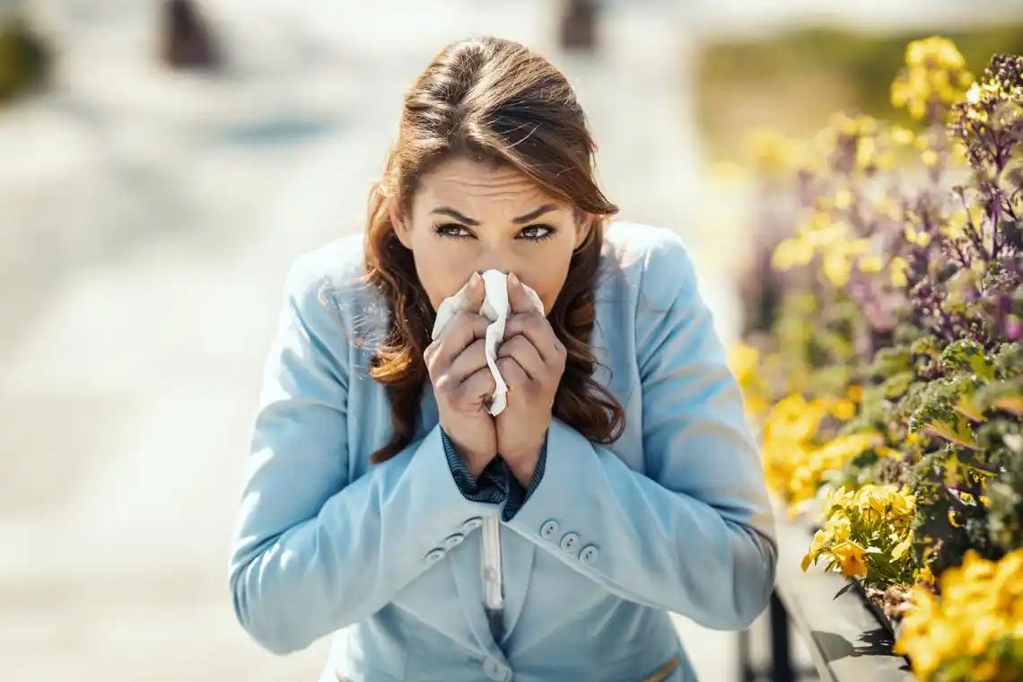 中国人吃花生、摸猫毛、闻花粉，基本都没事。但外国人不一样，过敏简直是家常便饭，轻