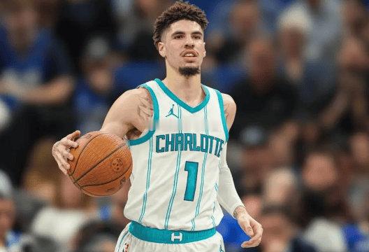 三球被DNP了，结果黄蜂赢球了，拿了两连胜，赢的还是猛龙这样的强队。他不在进攻反