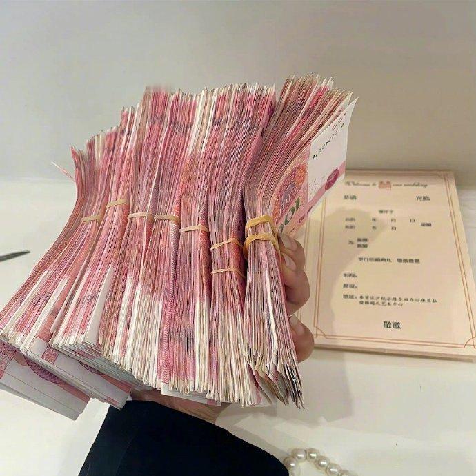 “有钱人的解药是爱,普通人的解药是钱” 
