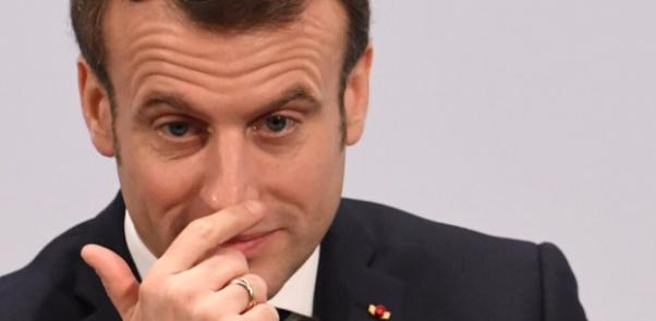 4月26日，法国总统马克龙表示，他认为欧盟的共同防御机制的约束力要强于北约各国的