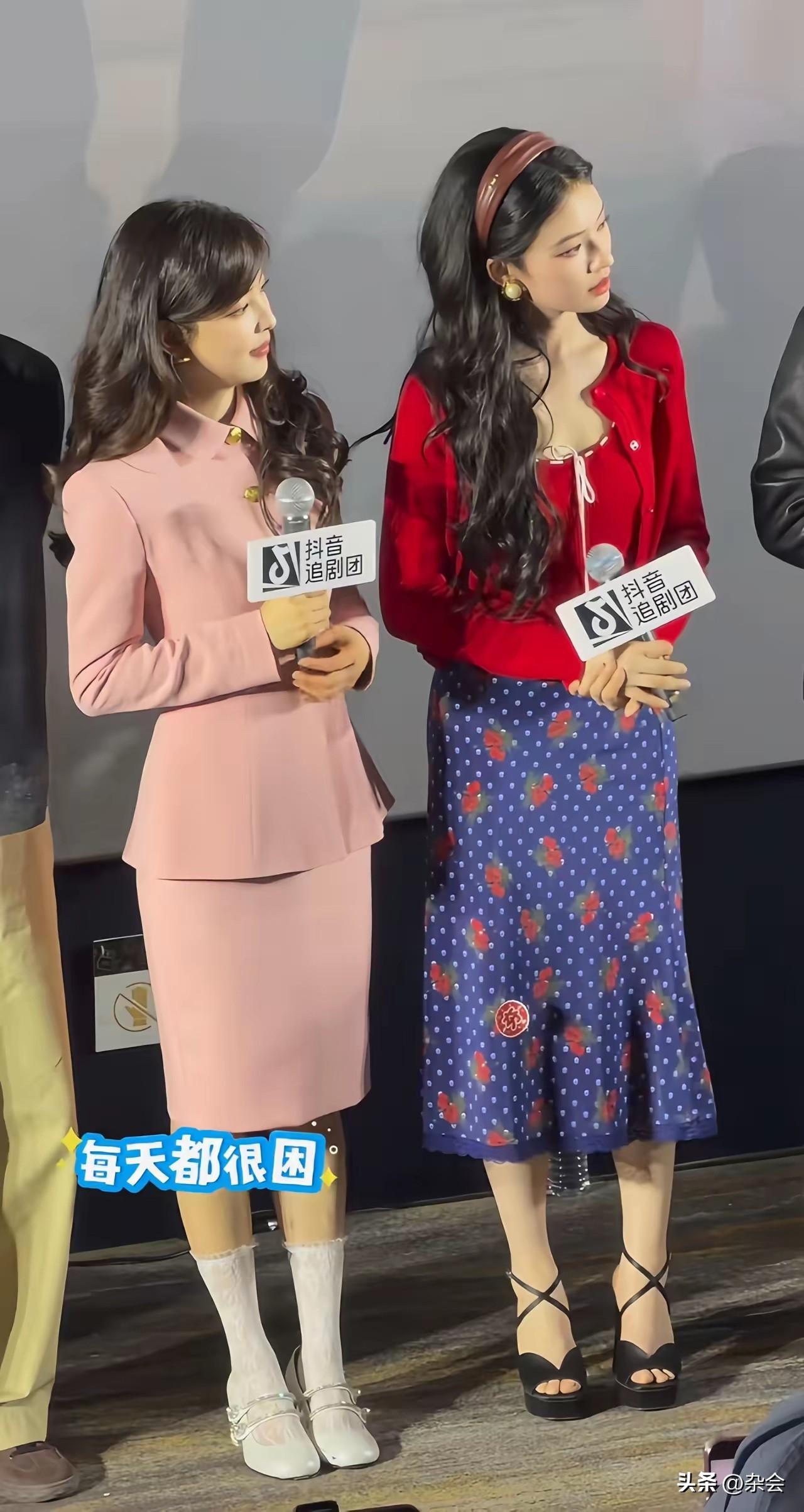 终于明白林允为什么叫“合照杀手”了！
单看章若楠眉眼精致、甜妹感十足，但两人同框