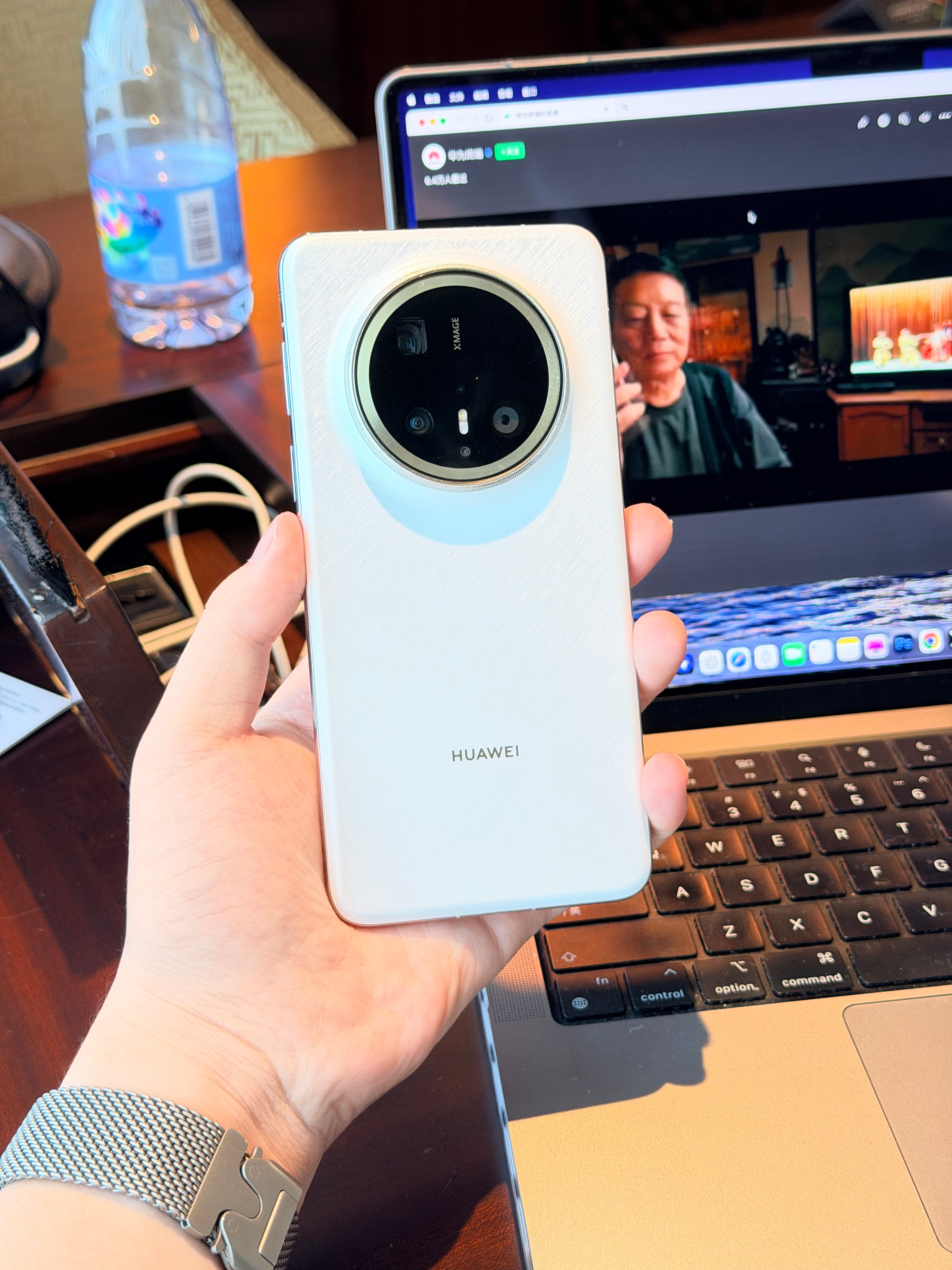 再过15分钟，我的华为Mate70 Pro + 就是旧车钥匙了，该准备换新钥匙了