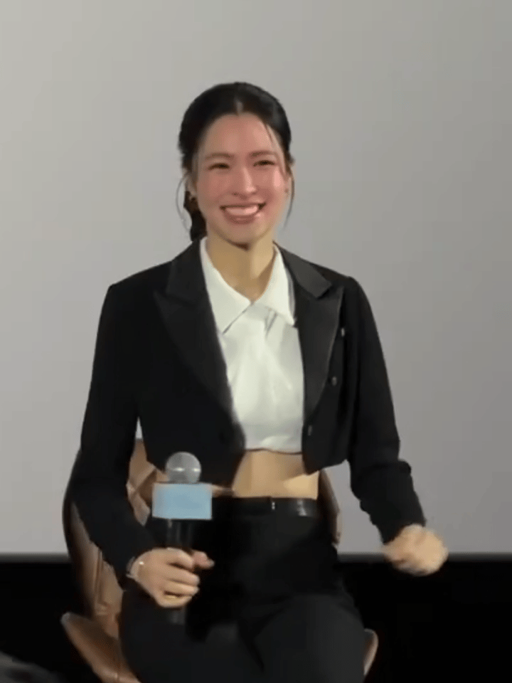 . 邝玲玲今日份小合集 又美又辣又撩 露腰斯哈斯哈😍 