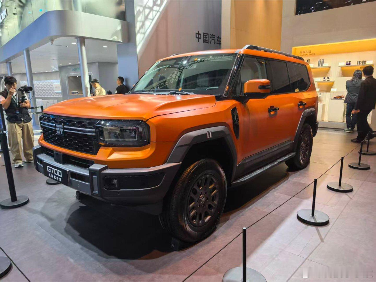 如果近期想选一款“能野、够豪、还划算”的豪华越野SUV，那广州车展全球首发的纵横