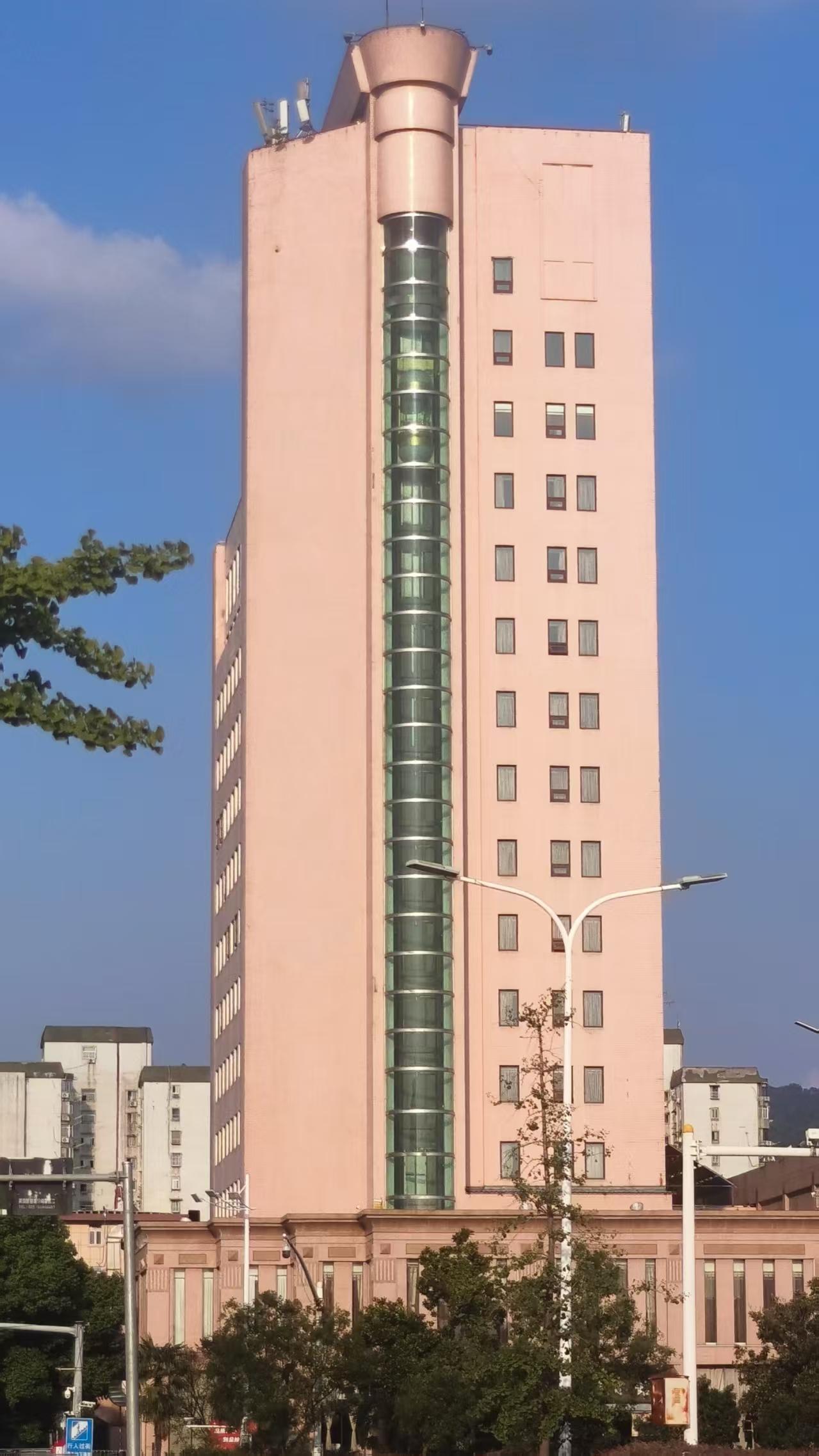 《亲戚来南京旅游，给他们订这样的酒店，他们不满意，昨办？》
   笔者亲戚家的孩