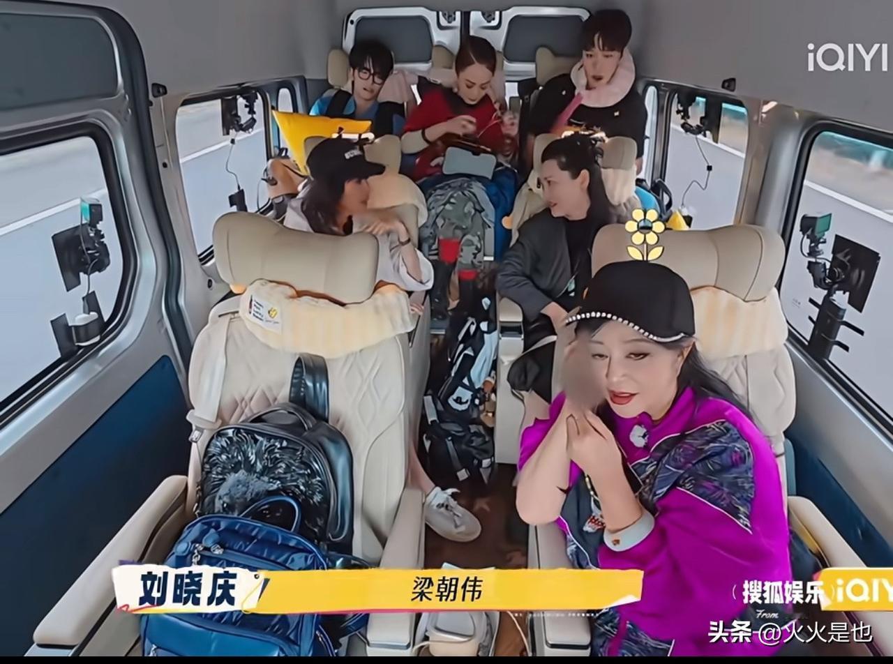 体面，真的太体面了，
《一路繁花》里刘晓庆和梁朝伟打电话这个场面，不但不卑不亢直