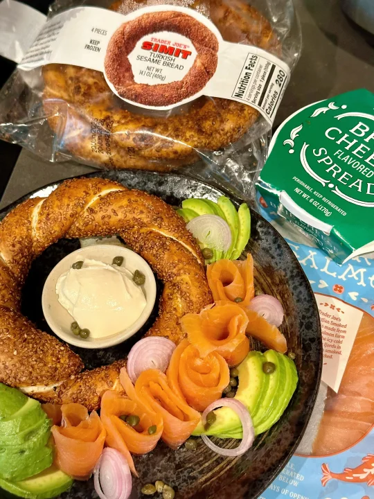 缺德舅这一季样样争气❗️三文鱼布里Simit🥯