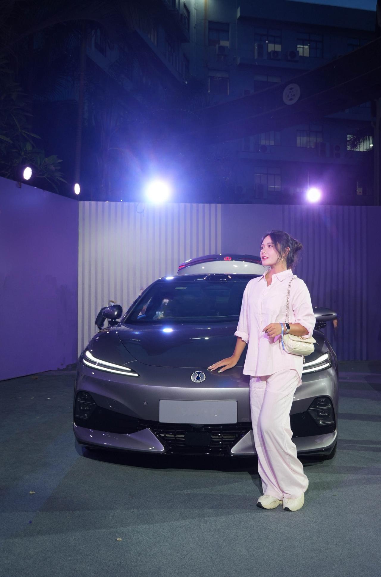 Byd 真的又又又上活了。腾势Z9S上市，
到了现场看到实车以后，脑子里就剩俩字