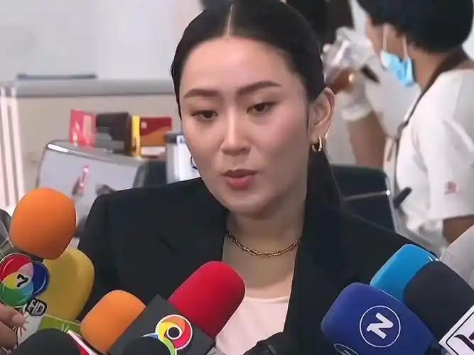 还是佩通坦敢说。
泰媒报道，佩通坦对记者表示：泰国和柬埔寨发生军事冲突的根本原因