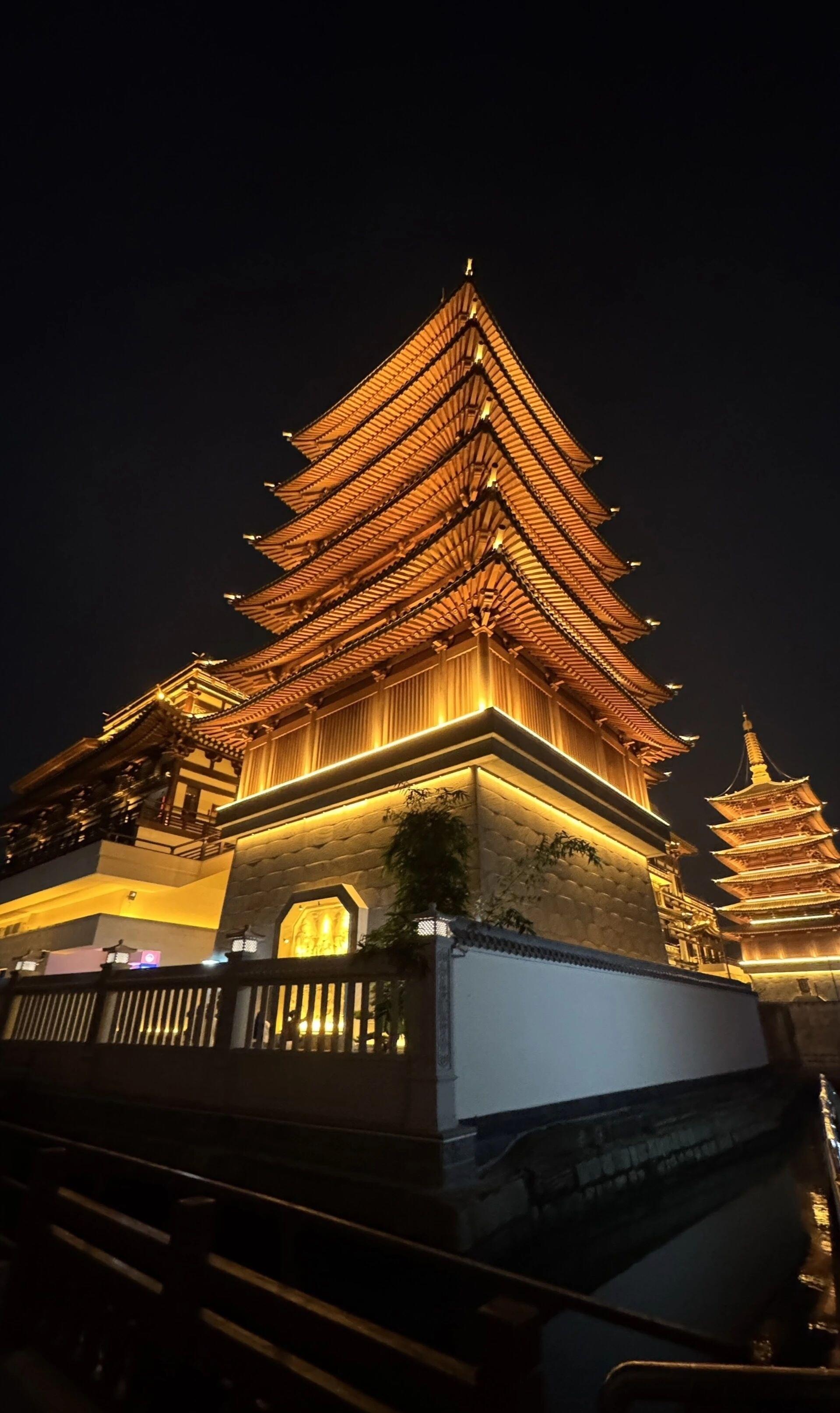 沐家能镇守云南两百多年，靠的不是兵多将广，而是跟朱家和开国功臣疯狂联姻。沐英是朱