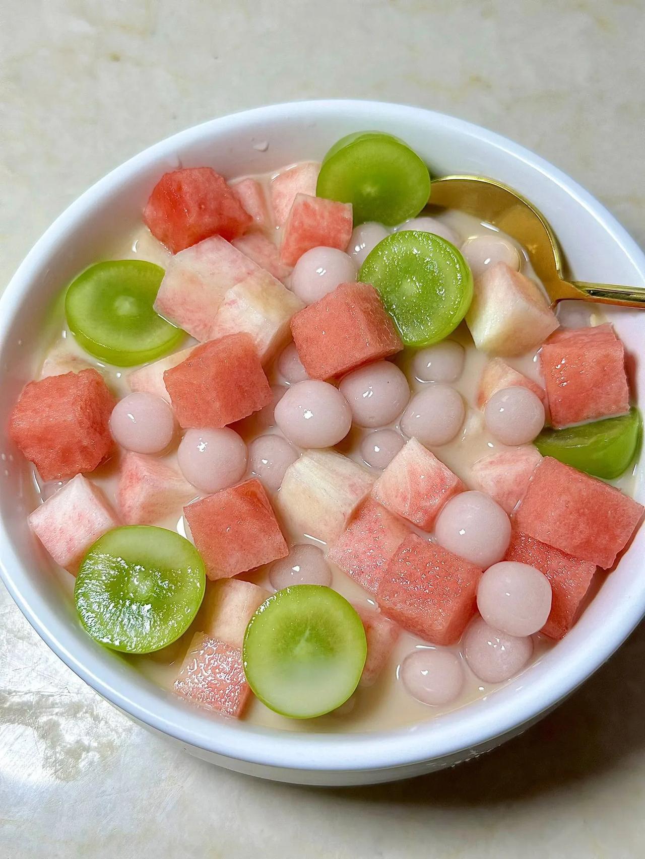 真的无法拒绝粉粉嫩嫩还好喝的饮品!
      不喜欢喝咖啡的姐妹们看看这款水蜜