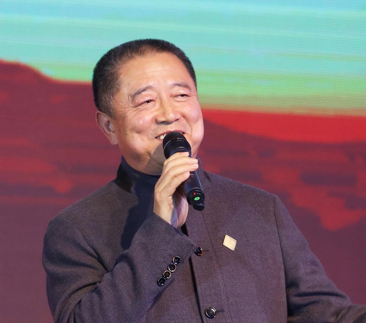 尴尬！胡葆森宣布辞去建业董事会主席，我宣布本人与银行的贷款关系解除 ，贷款给谁了