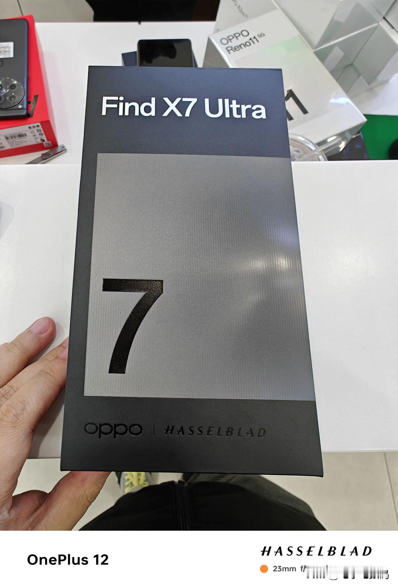 OPPO Find X7 Ultra的真机上手惊喜是真不小~
虽然镜头模组初看有