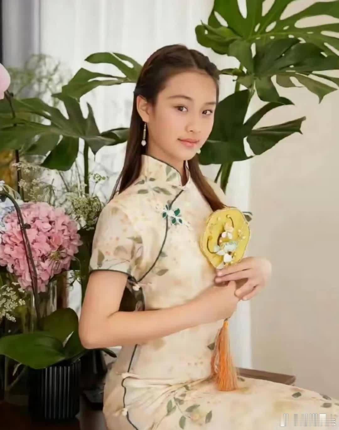 甜馨长得好美哦，女大十八变，越变越认不出是她了。 