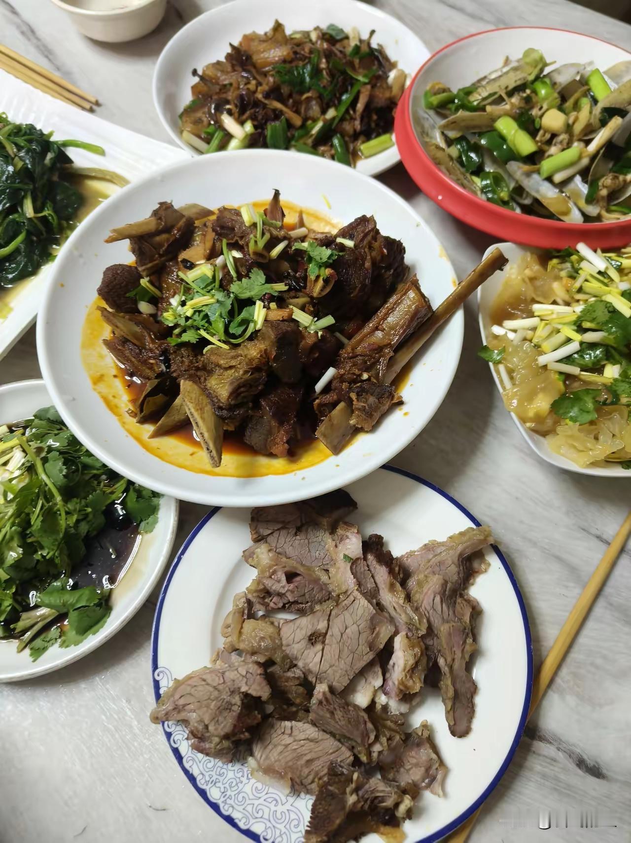 年：就是累人啊？
累人不假，每个家庭里也就是累那么一两个人，大多数人还是在享受年