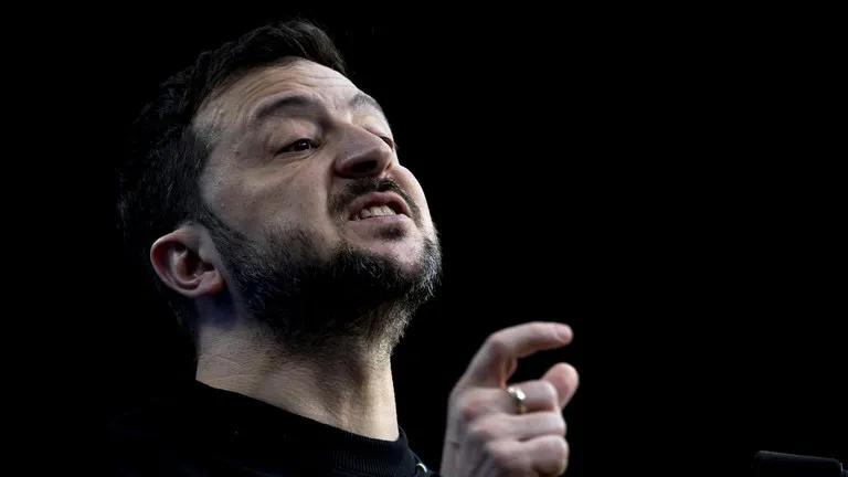 泽连斯基一味攥着“安全保证”当停战钥匙，却没发现锁芯早被美国换了。1月30日他还