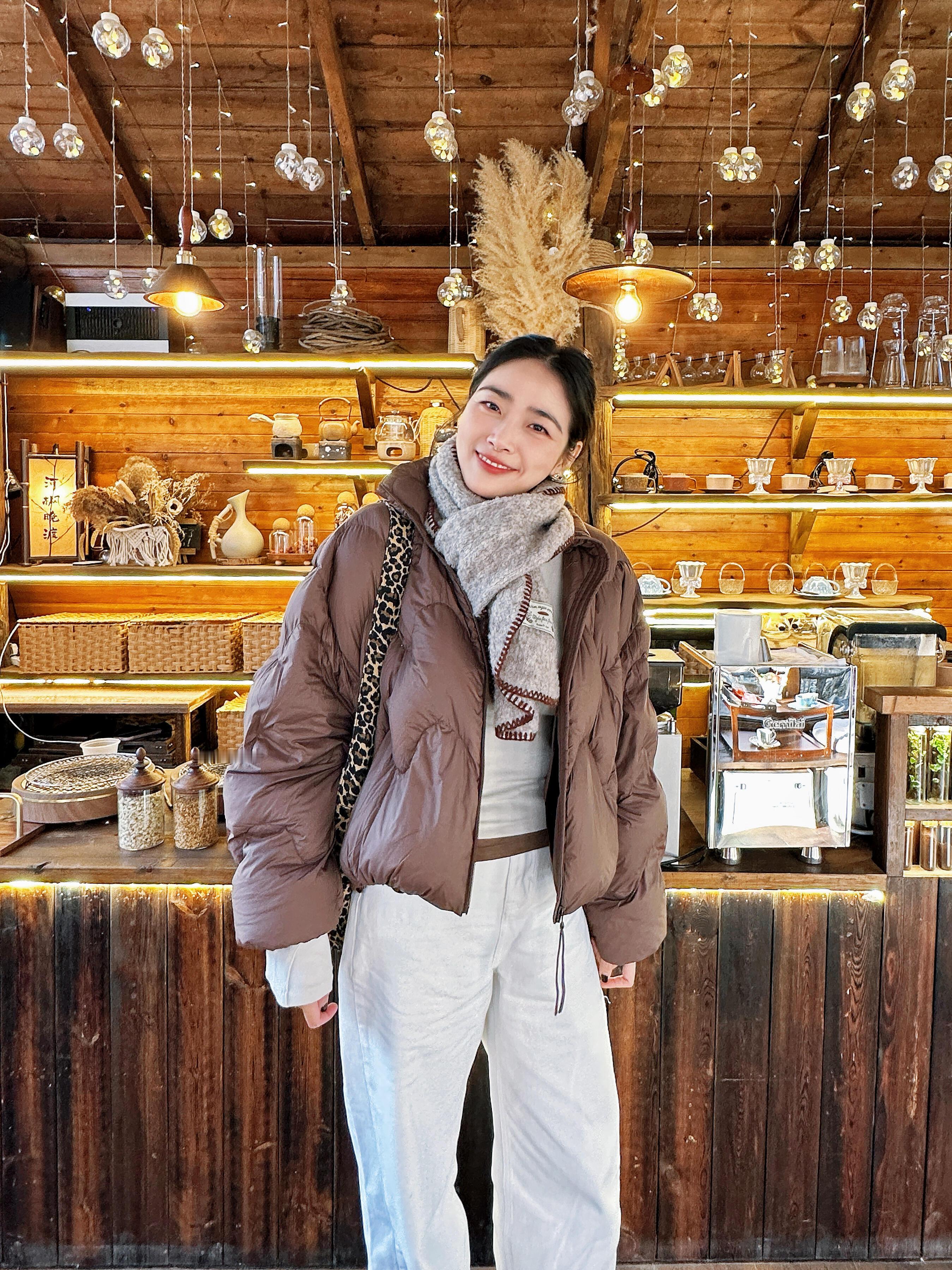 170/132斤微胖出差东北降温OOTD  • 穿搭主题：糖炒栗子色系实用穿搭，