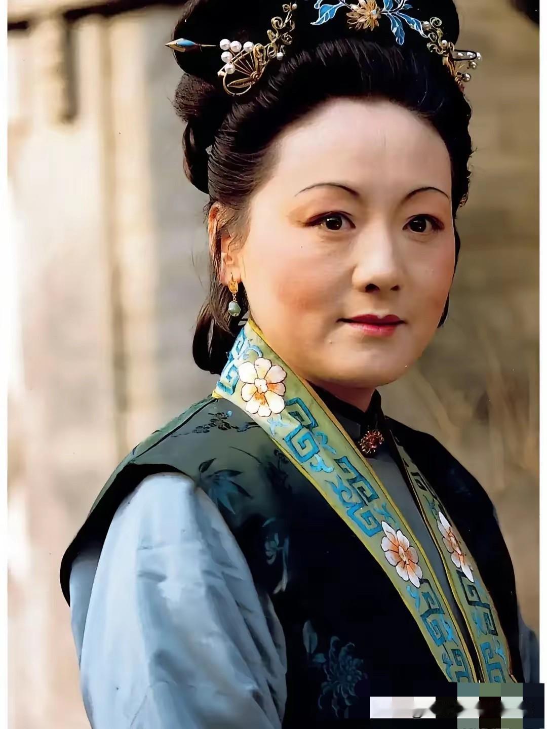 邓婕，哀痛难忍！1月22日，一向低调的邓婕，突然通过社交平台发文，字里行间都是悲