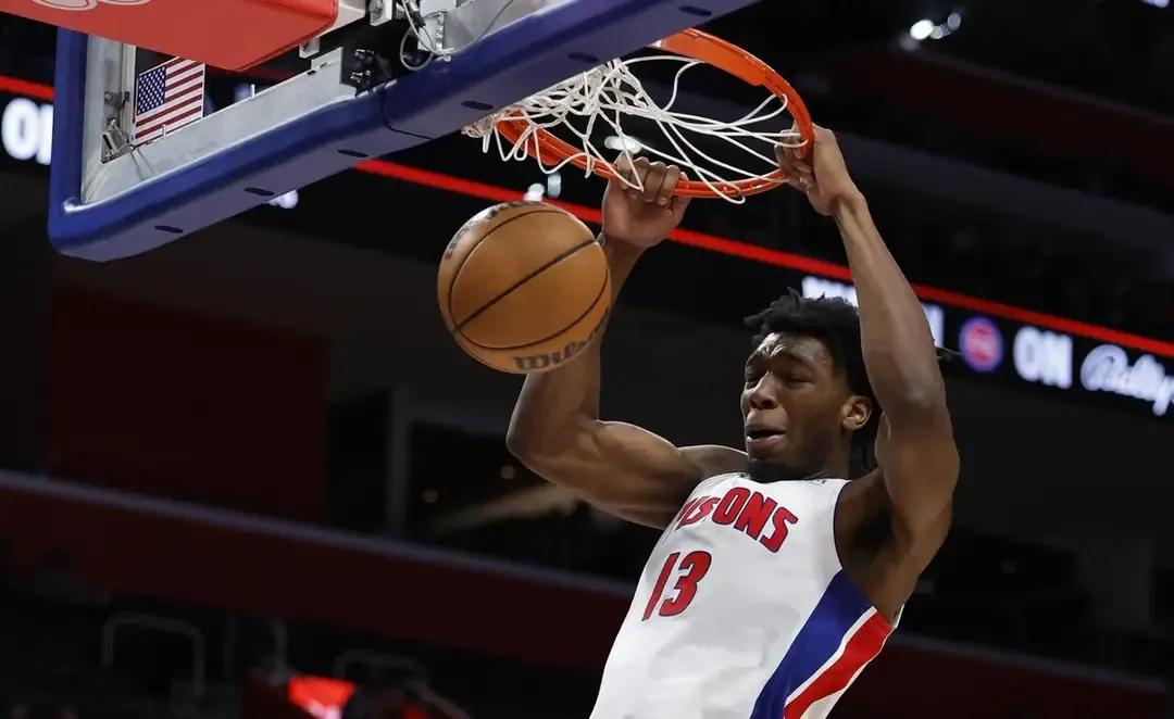 怀斯曼合同到期后，目前没有球队愿意提供新合同，要不回勇士？
第一，怀斯曼本赛季年