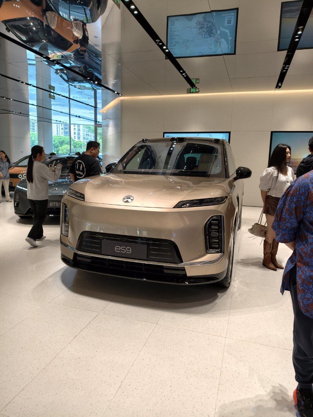 es9我肯定推荐的呀，无论是用baas去规避不少的购置税，还是说纯电在城区和短途