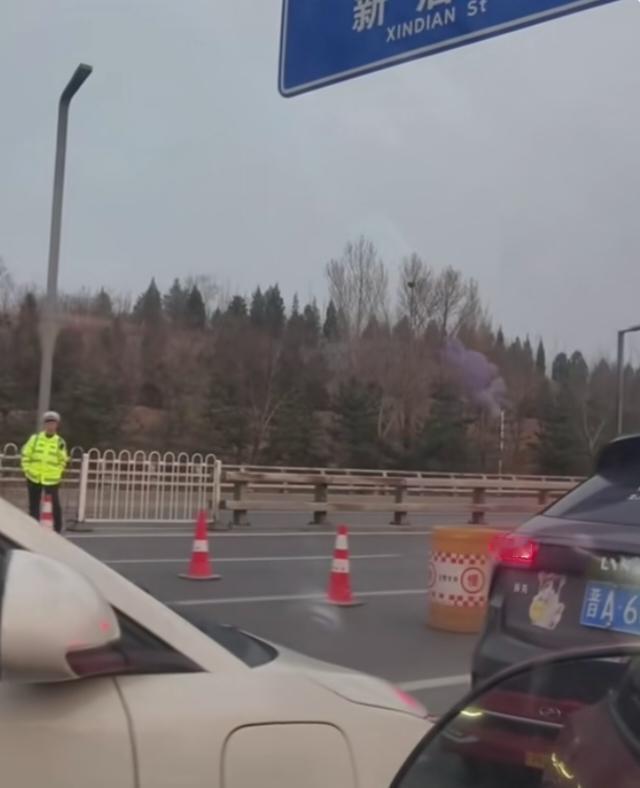 2026年3月30日上午，多位网友称，山西太原卧虎山路发生车祸，一辆网约车与大货