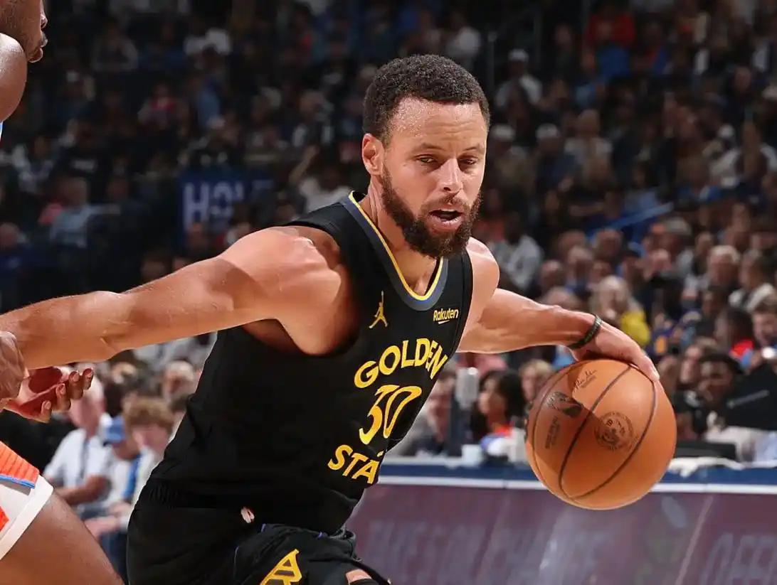 库里真的是太自信了，居然挑对阵雷霆复出……那可是卫冕冠军，联盟第一的球队啊，库里