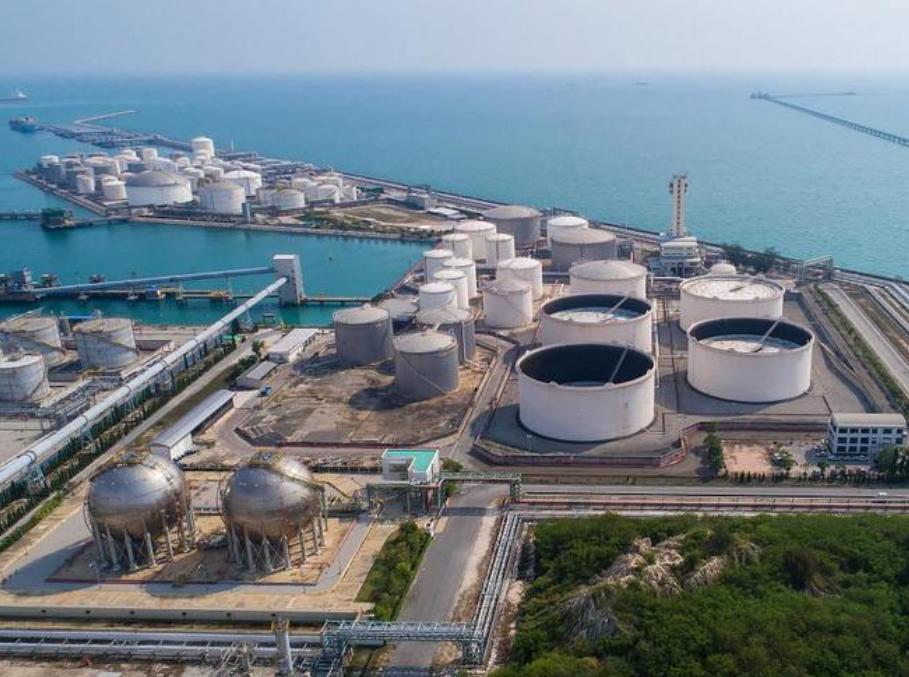 从内陆空袭到海上打击，从军事目标到海水淡化厂，美以对伊朗军事行动发酵到现在，就连