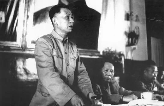 粟裕军功显赫，刘少奇也曾竭力推举他担任元帅，为何最终却仅被授予大将军衔？
194