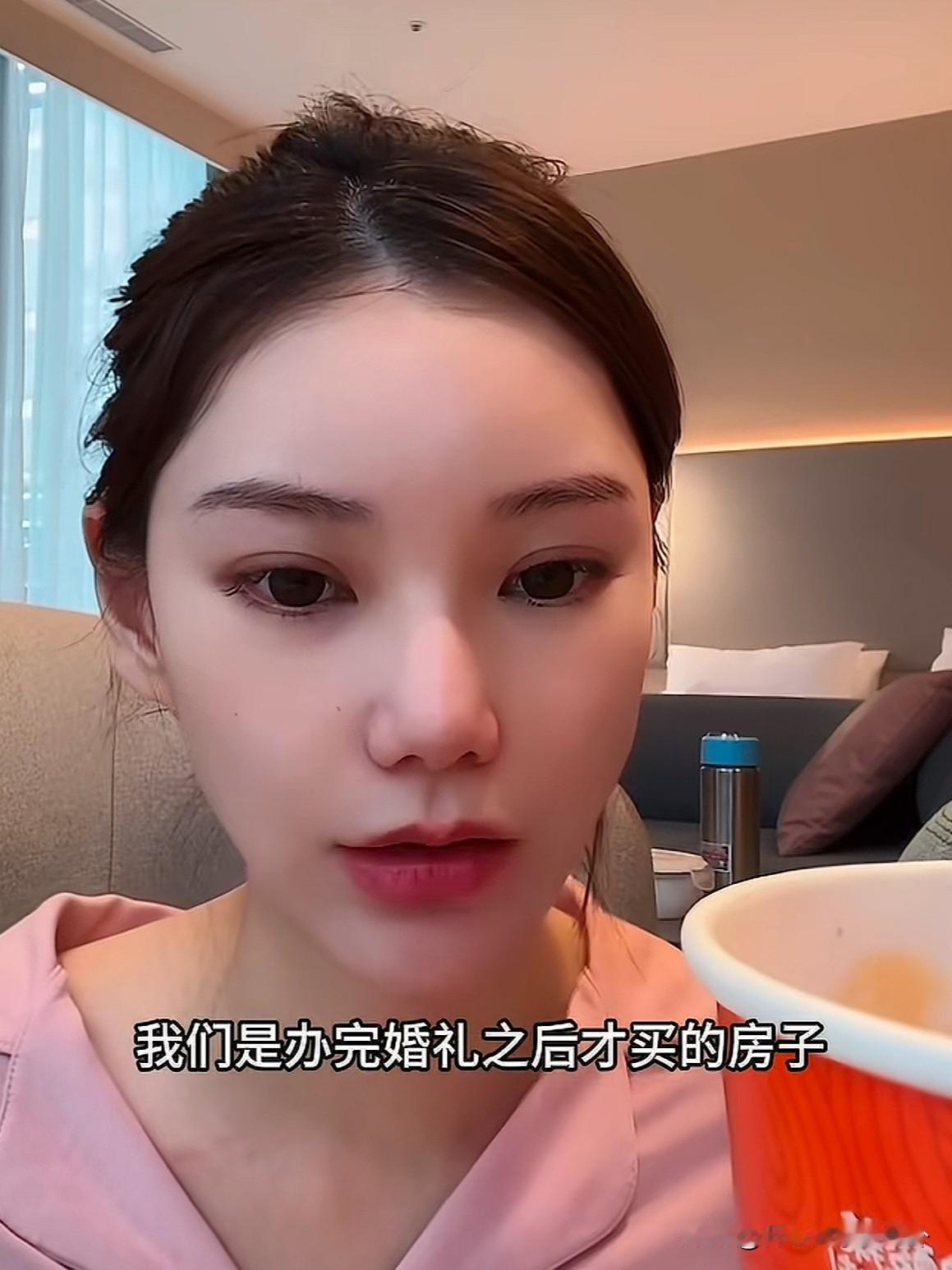 马筱梅否认自己图钱才嫁给的汪小菲。

直播间一直有人带节奏，说她冲着钱才嫁的，直