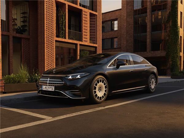 梅赛德斯-奔驰发布2027款EQS纯电旗舰轿车，全面升级技术与体验：续航与补能：