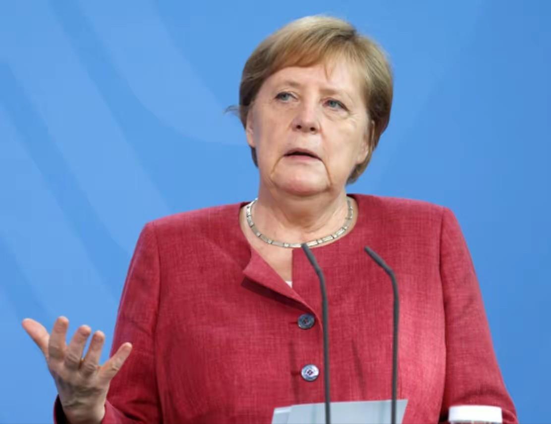 默克尔曾预言：德美必将有一场“重大交锋”。她为欧洲指出一条明路：欧洲现在不能主动