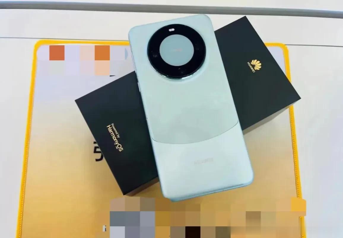 我朋友这两天不知道怎么了？
前天购买华为旗舰新机Mate60pro后，
就经常莫