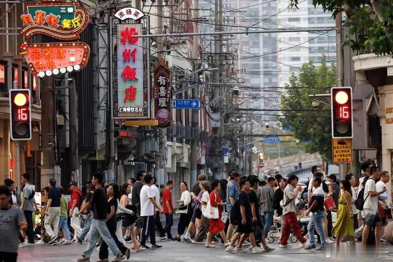 【标普PMI显示，中国7月服务业活动增速创14个月新高】（路透社）——周二发布的