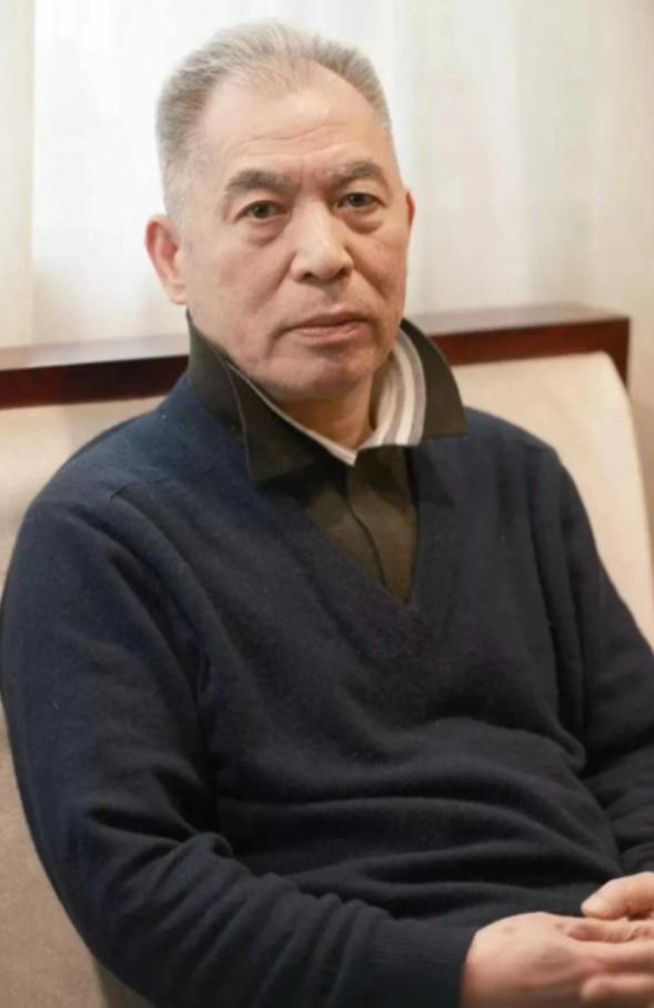 著名作家梁晓声的小姨20多岁时，未婚怀孕，誓死不说孩子的父亲是谁，最后被开除，生